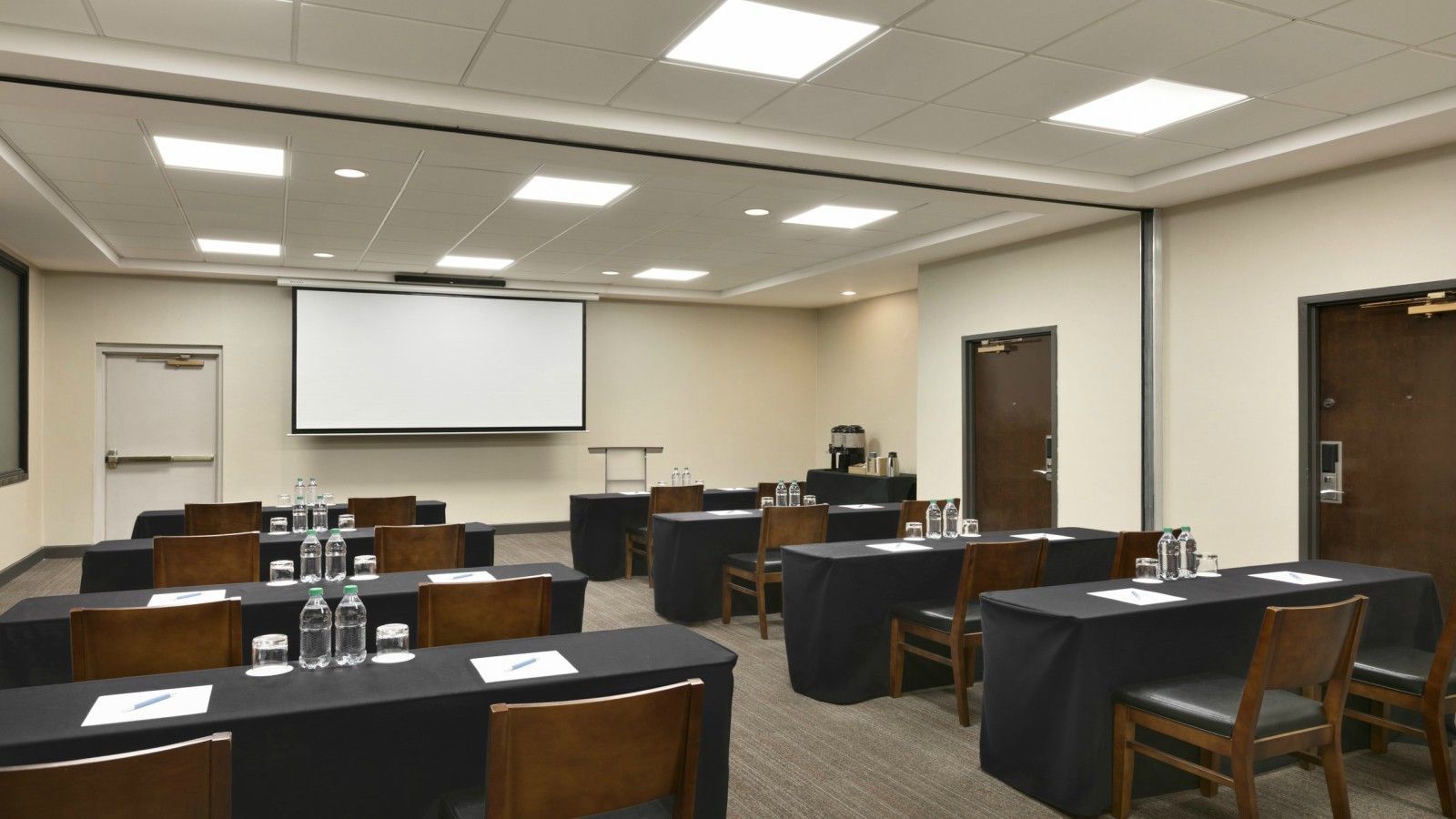 Four Points By Sheraton Raleigh North Бизнес фото