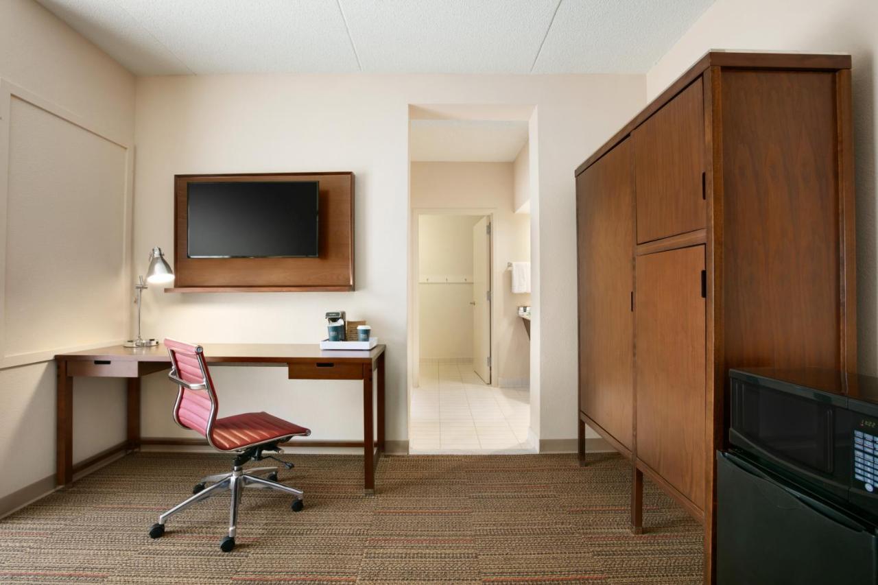 Four Points By Sheraton Raleigh North Экстерьер фото